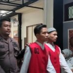 Terdakwa pembunuhan balita menggunakan racun tikus menjalani sidang di PN Jombang, Kamis (14/8/2025). Bongkah.id/Karimatul Maslahah/