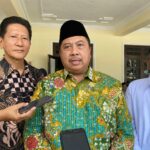 Bupati Jombang Warsubi saat memberikan keterangan./bongkah.id/Karimatul Maslahah/