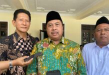 Bupati Jombang Warsubi saat memberikan keterangan./bongkah.id/Karimatul Maslahah/