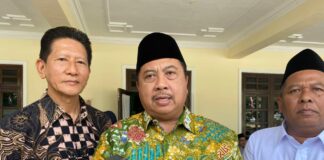 Bupati Jombang Warsubi saat memberikan keterangan./bongkah.id/Karimatul Maslahah/