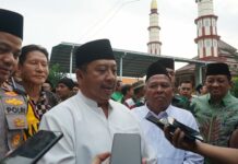 Bupati Jombang Warsubi saat dimintai keterangan./bongkah.id/Karimatul Maslahah/
