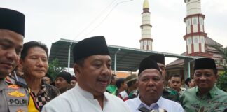 Bupati Jombang Warsubi saat dimintai keterangan./bongkah.id/Karimatul Maslahah/