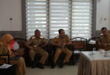 peserta job fit saat mengantre untuk wawancara job fit di gedung Swagata pemkab Jombang./bongkah.id/Karimatul Maslahah/