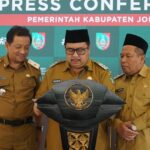 Bupati Jombang Warsubi saat memberikan keterangan di pendopo./bongkah.id/Karimatul Maslahah/