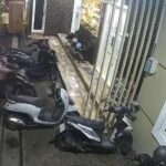 Rekaman CCTV komplotan pencuri motor milik pegawai klinik kecantikan di Jombang./bongkah.id/Karimatul Maslahah/