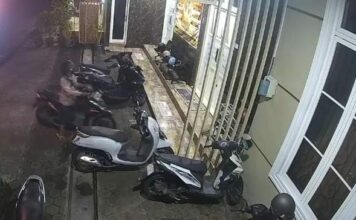 Rekaman CCTV komplotan pencuri motor milik pegawai klinik kecantikan di Jombang./bongkah.id/Karimatul Maslahah/