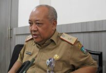 Kepala BKPSDM Jombang, Bambang Suntowo saat dimintai keterangan./bongkah.id/Karimatul Maslahah/