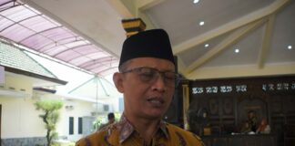 Kepala Kemenag Jombang, Muhajir saat dimintai keterangan./bongkah.id/Karimatul Maslahah/