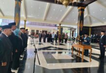 Prosesi pengambilan sumpah dan janji jabatan di pendopo kabupaten Jombang./bongkah.id/Karimatul Maslahah/