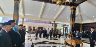 Prosesi pengambilan sumpah dan janji jabatan di pendopo kabupaten Jombang./bongkah.id/Karimatul Maslahah/