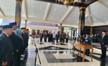 Prosesi pengambilan sumpah dan janji jabatan di pendopo kabupaten Jombang./bongkah.id/Karimatul Maslahah/