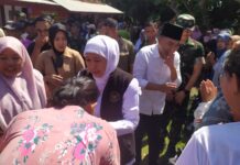 Gubernur Jatim Khofifah Saat Terima Keluhan Warga Jember.