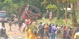 Tangkapan Layar Video dan Foto Kecelakaan Bus Angkut Rombongan RS Bina Sehat Jember.