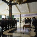 Bupati Jombang Warsubi usai melantik 25 pejabat di pendopo Kabupaten Jombang./bongkah.id/Karimatul Maslahah/