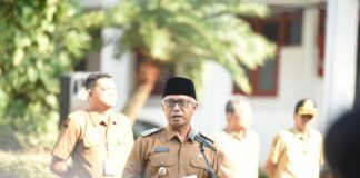 Wakil Wali Kota Kediri, KH Qowimuddin Thoha, memberi “tamparan halus” kepada jajaran Pemerintah Kota Kediri, terutama Badan Usaha Milik Daerah (BUMD). Dalam apel pagi di Halaman Balai Kota Kediri, Senin (15/9/2025), ia menegaskan pentingnya melek teknologi di tengah derasnya arus kemajuan zaman.