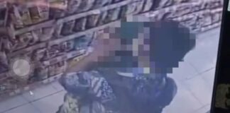 tangkap layar video pelajar bermesraan di minimarket Jombang./bongkah.id/Karimatul Maslahah/