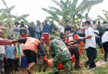 Proses evakuasi jenazah./bongkah.id/Karimatul Maslahah/