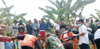 Proses evakuasi jenazah./bongkah.id/Karimatul Maslahah/