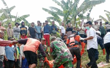 Proses evakuasi jenazah./bongkah.id/Karimatul Maslahah/