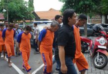 Pelaku curanmor saat diamankan oleh satreskrim polres Jombang./bongkah.id/Karimatul Maslahah/