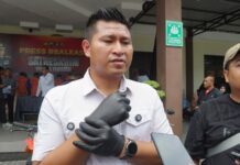 Kasatreskrim polres Jombang AKP Margono Suhendra saat dimintai keterangan./bongkah.id/Karimatul Maslahah/