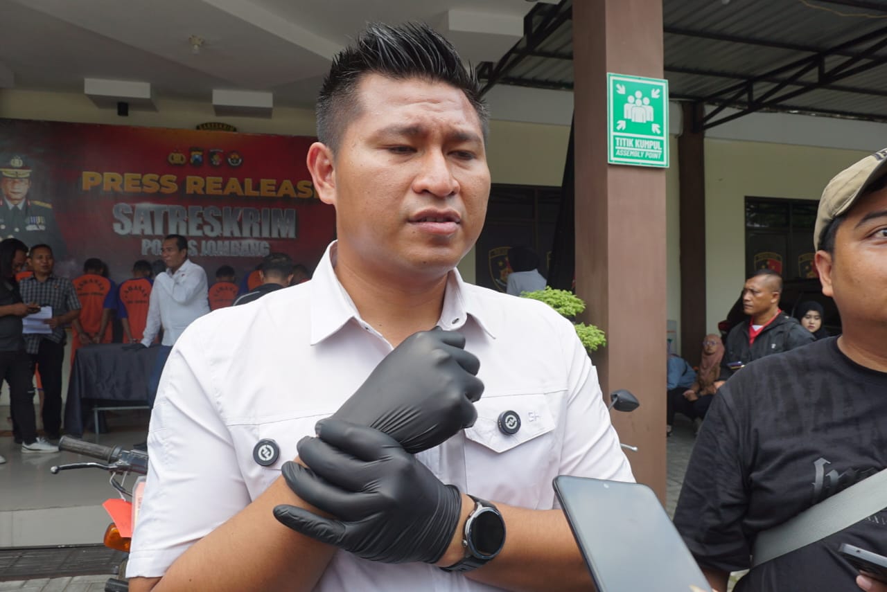 1001026541 Kasatreskrim polres Jombang AKP Margono Suhendra saat dimintai keterangan./bongkah.id/Karimatul Maslahah/