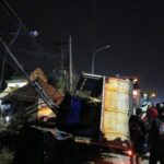 Truk dan bus Mira usai mengalami lakalantas di jalan raya Desa Glagahan, Jombang./bongkah.id/Karimatul Maslahah/