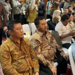 Bupati Jombang, Warsubi (kedua kiri) saat menghadiri rapat koordinasi percepatan pelaksanaan program hilirisasi komoditas prioritas perkebunan