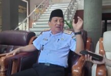 Sekdakab Jombang Agus Purnomo saat dimintai keterangan./bongkah.id/Karimatul Maslahah/