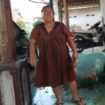 Pembeli melon usai memporak-porandakan lapak pedagang di Jombang./bongkah.id/Karimatul Maslahah/