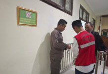 Febri Wahyudi, kapster barbershop saat menjalani persidangan di PN Jombang./bongkah.id/Karimatul Maslahah/