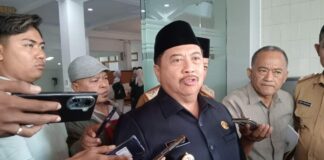 Bupati Jombang Warsubi saat memberikan keterangan./bongkah.id/Karimatul Maslahah/
