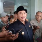 Bupati Jombang Warsubi saat memberikan keterangan./bongkah.id/Karimatul Maslahah/