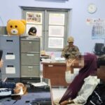 Sejoli saat digelandang ke kantor satpol PP Jombang./bongkah.id/Karimatul Maslahah/