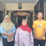 Kasmiati dan Bayu Arsita saat menjabat tangan./bongkah.id/Karimatul Maslahah/