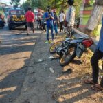Petugas saat melakukan olah TKP Lakalantas di jalan raya Desa Cukir, Diwek, Jombang./bongkah.id/Karimatul Maslahah/