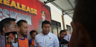 Pelaku pencurian toko di Jombang usai tertangkap polisi./bongkah.id/Karimatul Maslahah/