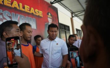 Pelaku pencurian toko di Jombang usai tertangkap polisi./bongkah.id/Karimatul Maslahah/