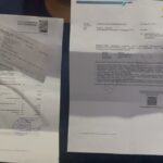 Nur Hayati, warga Dusun Kejombon, Desa Dapurkejambon, Kecamatan Jombang, Kabupaten Jombang menunjukkan surat denda dari PLN.