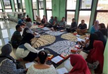para pedagang pasar di Jombang saat menghadiri sosialisasi perbup baru oleh disdagrin jombang./bongkah.id/Karimatul Maslahah/