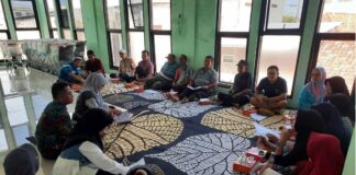 para pedagang pasar di Jombang saat menghadiri sosialisasi perbup baru oleh disdagrin jombang./bongkah.id/Karimatul Maslahah/