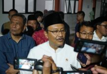 Menteri Sosial (Mensos) RI Saifullah Yusuf saat mengunjungi Sekolah Rakyat di Jombang./bongkah.id/Karimatul Maslahah/