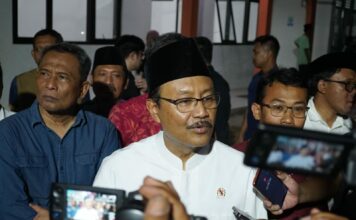 Menteri Sosial (Mensos) RI Saifullah Yusuf saat mengunjungi Sekolah Rakyat di Jombang./bongkah.id/Karimatul Maslahah/