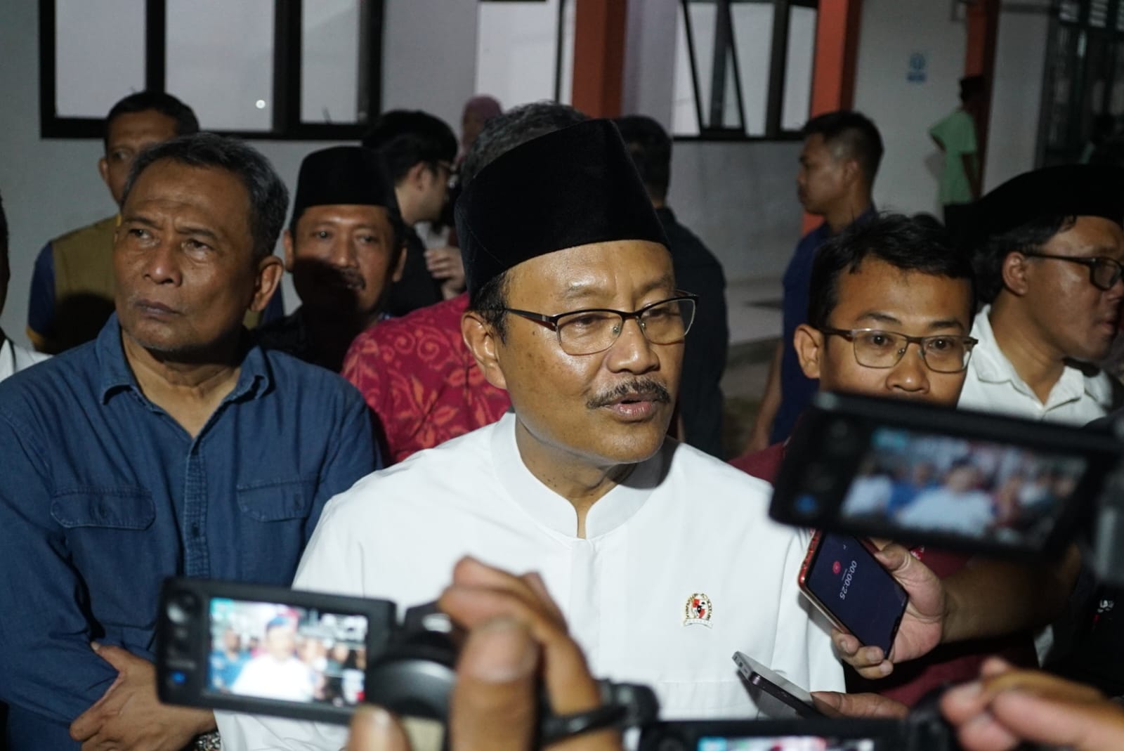 1001075164 Menteri Sosial (Mensos) RI Saifullah Yusuf saat mengunjungi Sekolah Rakyat di Jombang./bongkah.id/Karimatul Maslahah/
