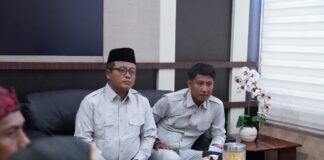 Komisi B DPRD Jombang Anas Burhani dan Ama Siswanto saat menghadiri audiensi FRMJ dan Pemkab./bongkah.id/Karimatul Maslahah/