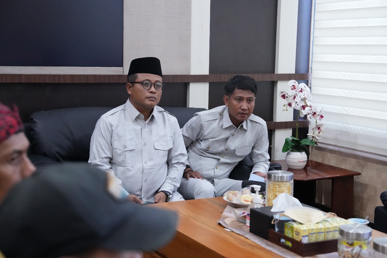 IMG-20251015-WA0035 Komisi B DPRD Jombang Anas Burhani dan Ama Siswanto saat menghadiri audiensi FRMJ dan Pemkab./bongkah.id/Karimatul Maslahah/