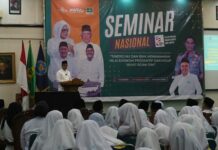 Kepala BNN Komjen Suyudi Ario Seto saat memberikan materi pada kegiatan seminar nasional di ponpes Tebuireng Jombang./bongkah.id/Karimatul Maslahah/