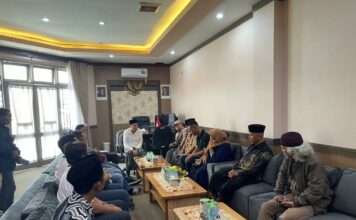 Mediasi Nur Hayati bersama PLN di DPRD Jombang./bongkah.id/Karimatul Maslahah/