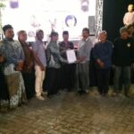 Penyerahan tanda tangan dukungan pendaftaran Prasasti Kusambyan untuk ditetapkan sebagai cagar budaya./bongkah.id/Karimatul Maslahah/