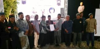 Penyerahan tanda tangan dukungan pendaftaran Prasasti Kusambyan untuk ditetapkan sebagai cagar budaya./bongkah.id/Karimatul Maslahah/